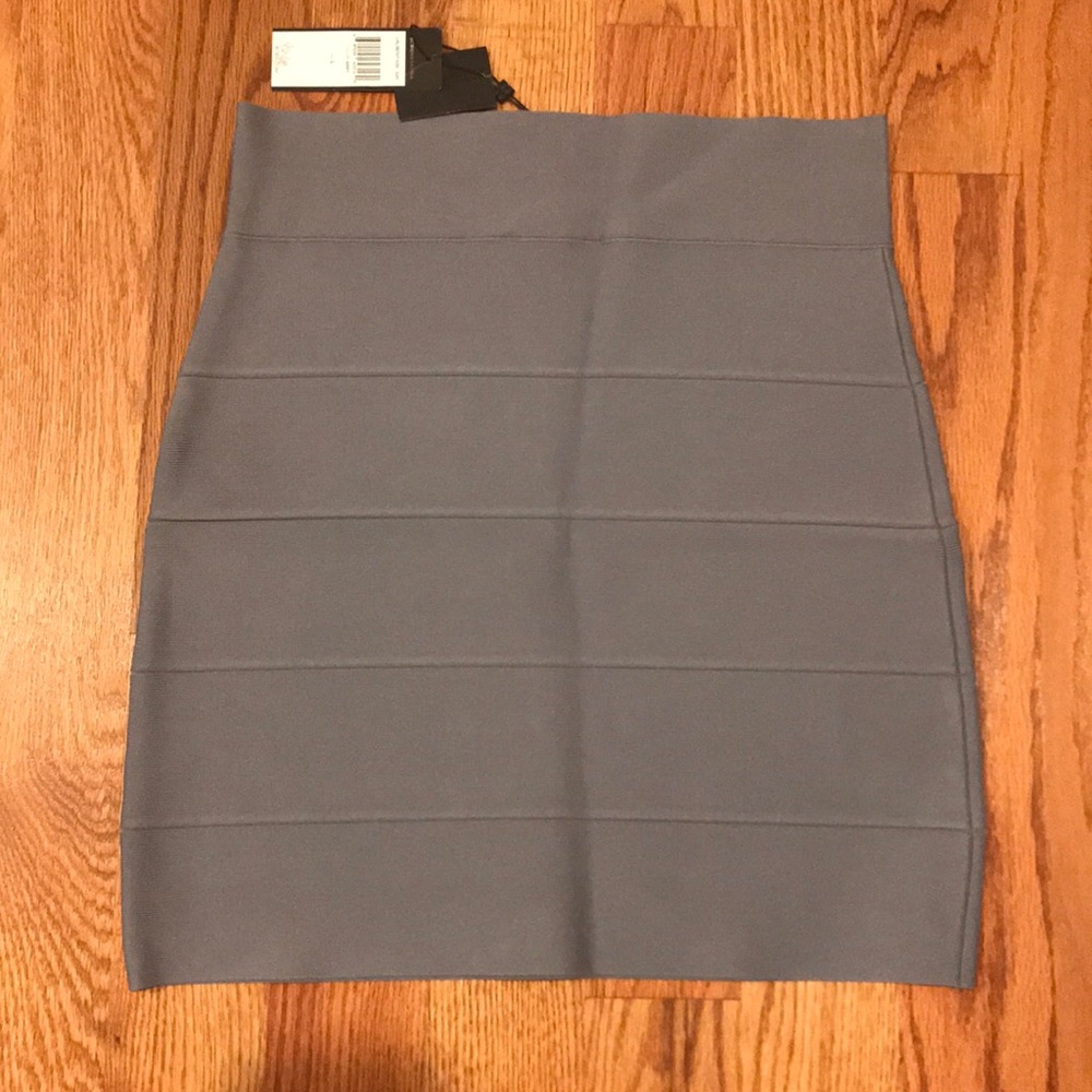 NWT BCBG MaxAzria body con skirt, gray. Size L